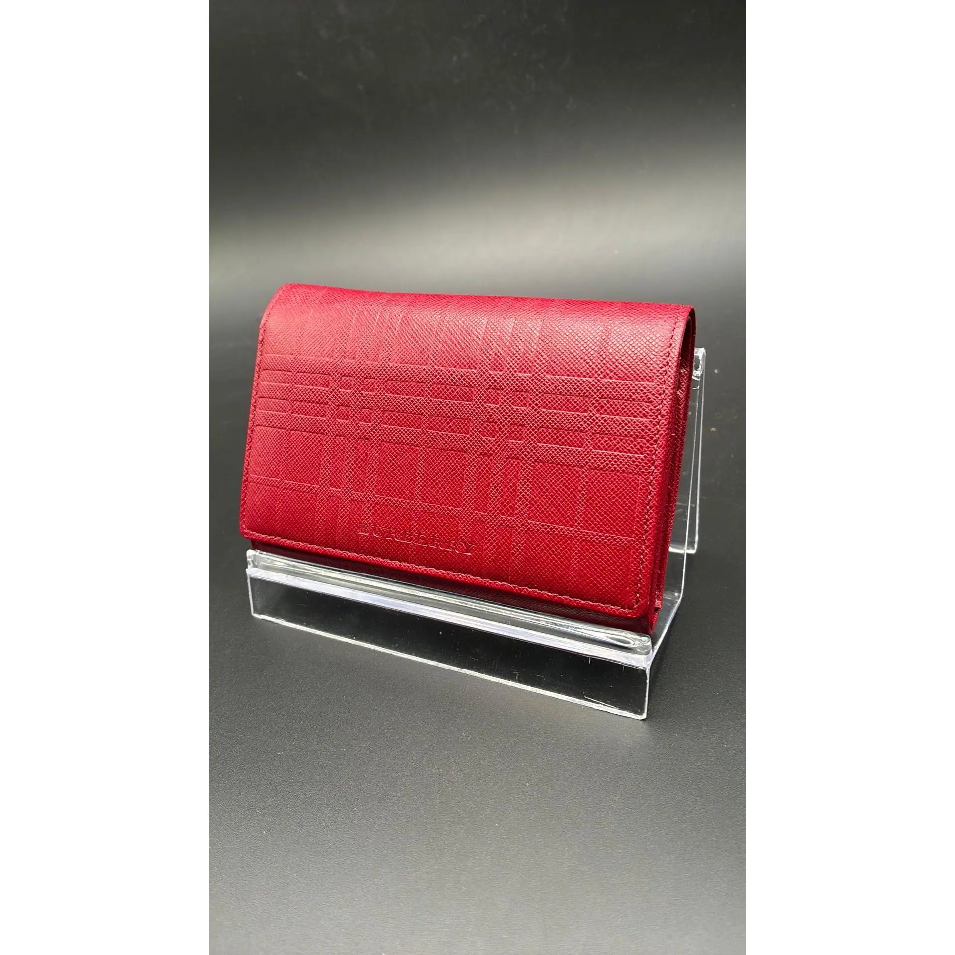 Pre-owned Leather Luxury Bags & Accessories Burberry Embossed Check Wallet, Red Date Code: NODC06152607. Entrupy ID: .