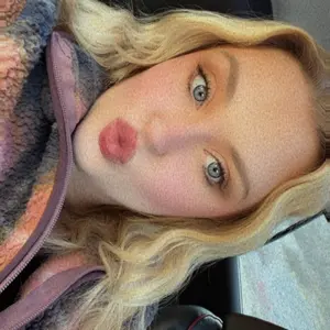 Product Review of Waterproof Freckles Pen: Faux Freckle Stamp and Fine Tip Eyeliner for Realistic, Long-Lasting Freckles and Effortless Makeup, Perfect for Daily Wear and Cosplay from r**6