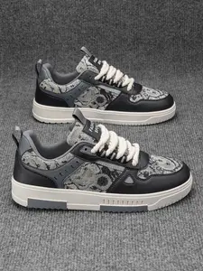 Men's low-top fashion skate shoes, new style 2025, retro pattern spliced casual shoes, trendy and versatile men's sports shoes