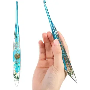 5mm Crochet Hook, Aluminium Crochet Hook with Transparent Dried Flowers Handle, Ergonomic Hooks for Arthritis Hand Crocheting Blankets Scarves, Ideal Crocheting Gift