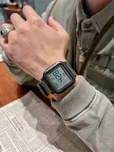 Low-Key Dirt-Resistant Full Digital Watch, Square Display + Silicone Strap, Waterproof Multifunctional Trendy Wristwatch, Waterproof Watches, Modern Wristwatch