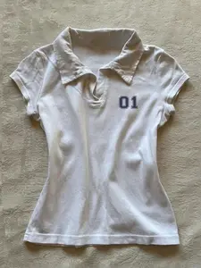 A fashionable and easy sports commuting daily versatile slim fit short Knit polo shirt V-neck short sleeved shirt