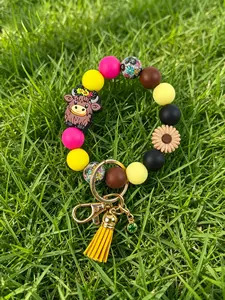 Highland Cow Beaded Keychain Wristlet, Silicone Beads Bracelet with Daisy Charm, Suede Tassel, Clasp, Boho Style Key Holder