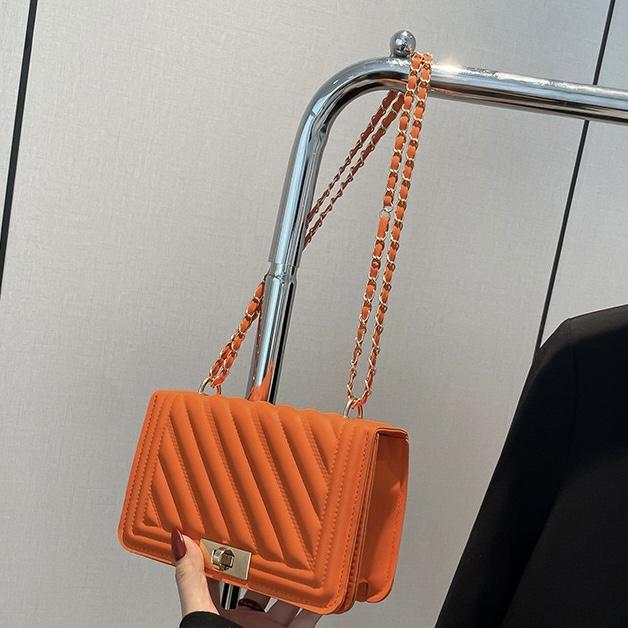 Fashionable New Solid Color PU Embossed Shoulder Bag, Street Commuting Crossbody Bag, Minimalist Women's Chain Small Square Handbag