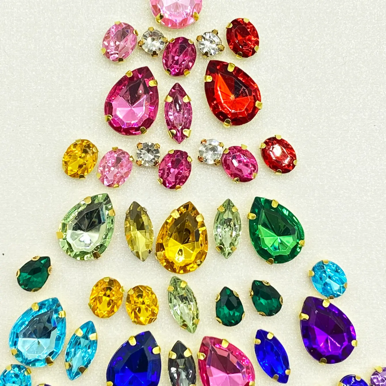 50pcs Colorful Mixed Sparkly Rhinestones DIY Decorations, Sewing Flat Back Rhinestones for Clothing Shoes Hats Bags, Craft Supplies for Creative Projects