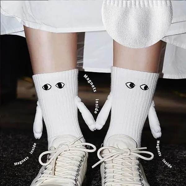 Embroidered large-eye magnetic hand socks