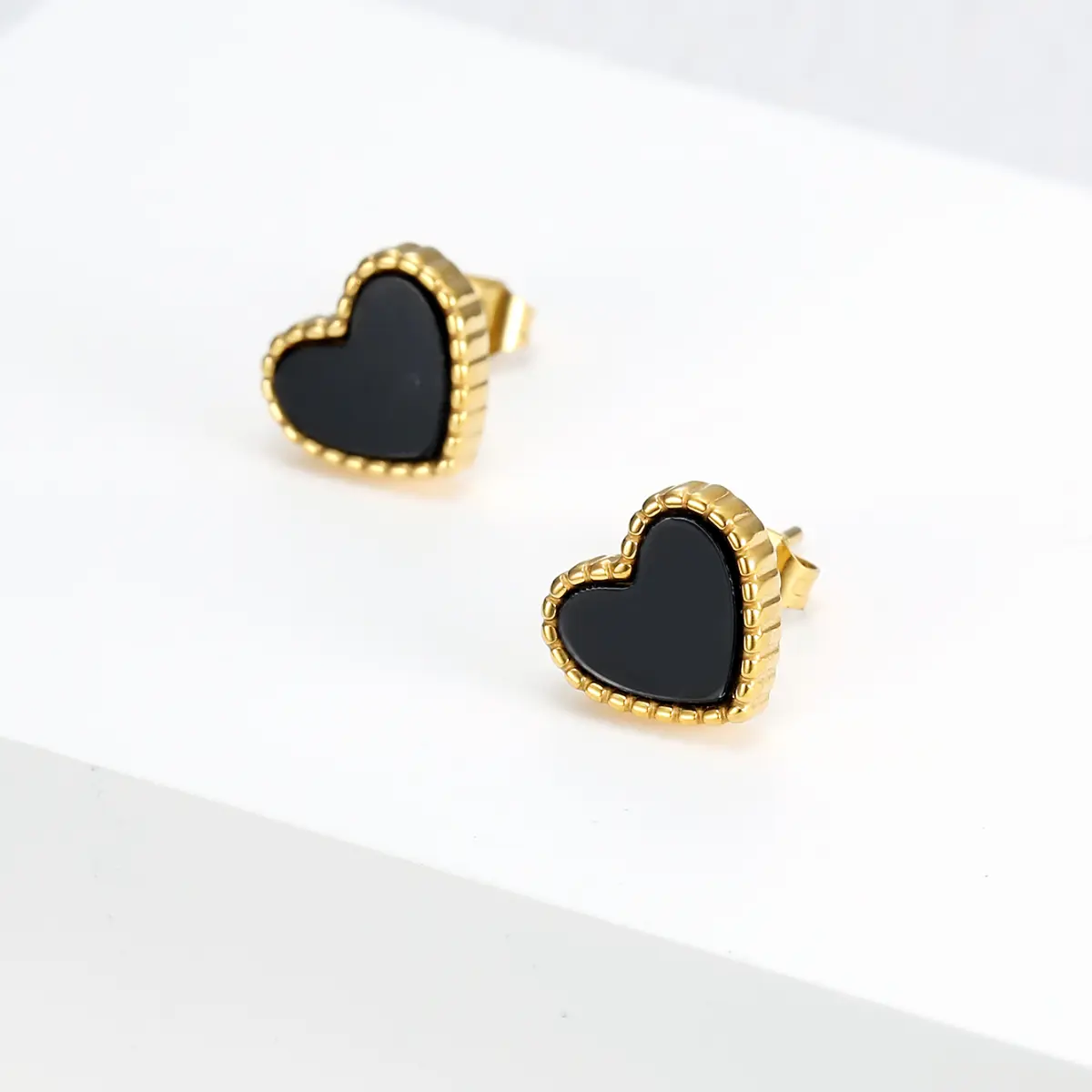 Unisex Retro Heart-Shaped Stainless Steel Stud Earrings - Trendy Jewelry, Simple Fashionable Versatile Accessory for 2 Key Occasions