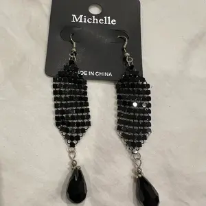 Black Faceted Beads Chandelier Dangle Drop Silver Tone Hook Earrings