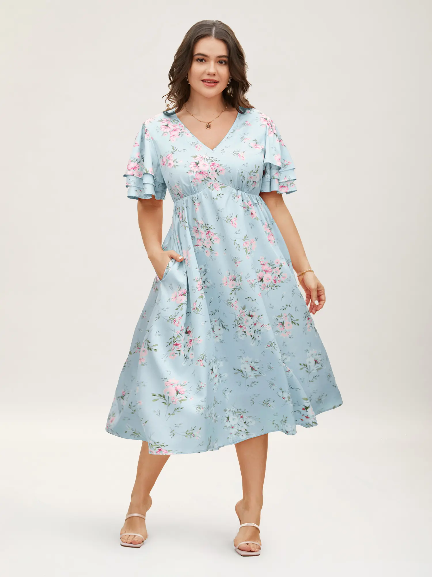 BLOOMCHIC Women's Ditsy Floral Tiered Casual Fashion Dress - Short Sleeve, Light Spandex-Polyester Crepe Fabric, Flattering Fit, Pocket, Romantic Summer Womenswear, Shortsleeve, Light Crepe, Floral Print, Low Iron, Cold Wash