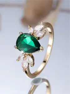 An exquisite, simple and unique women's ring featuring a water-drop green artificial zircon, with an elliptical leaf and wing design, suitable for wearing on festivals, birthdays, vacations, casual outings and dates.