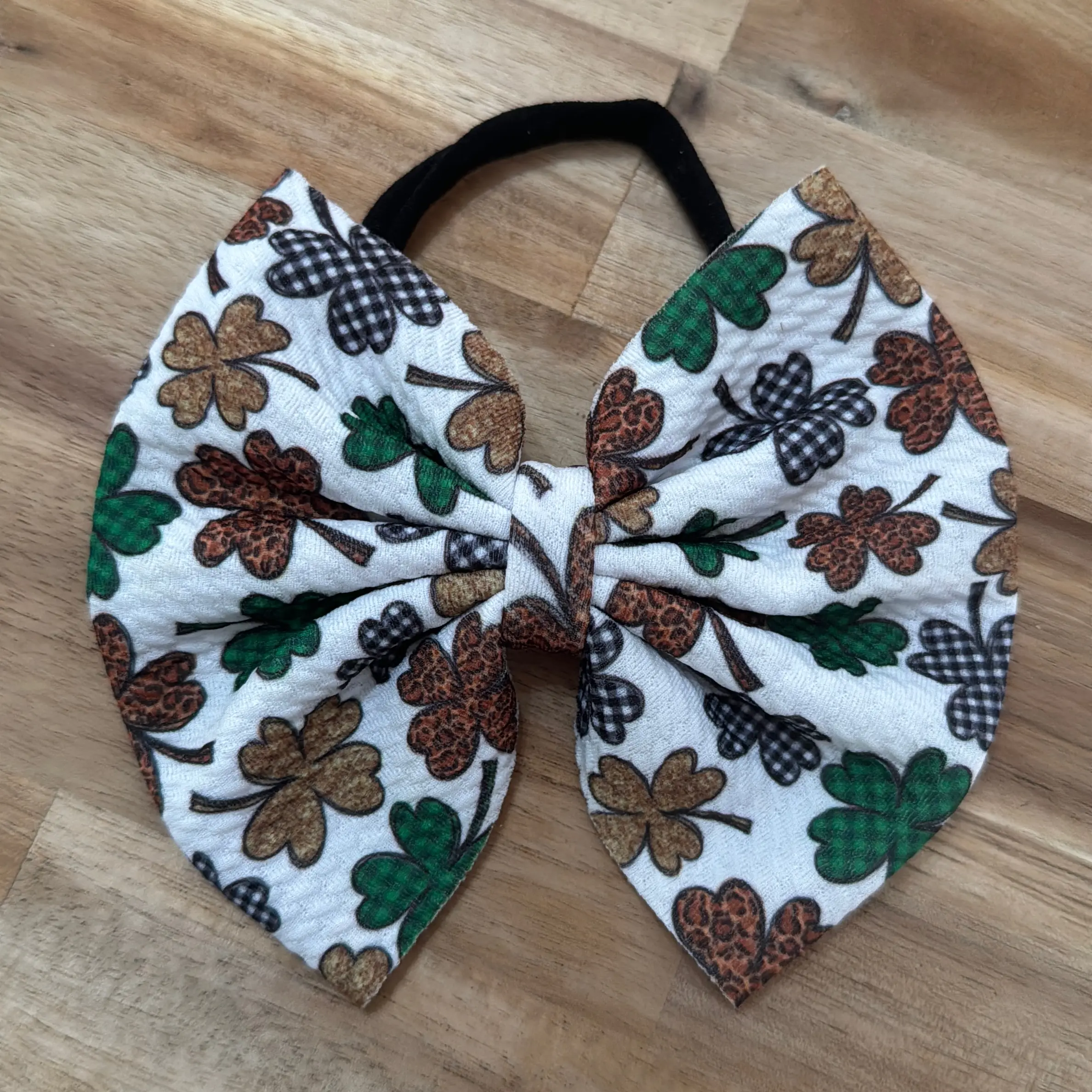 Clover bow on nylon headband