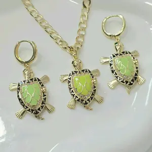 Set de tortugas .Cadena 4mm x 22 inches .Blangle 7.5 inches . Laminado de alta calidad.