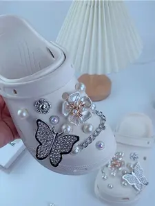 Cute High-End Fashion Shoe Accessories Set, DIY Detachable Pearl Butterfly Flower Kit, Trendy Hole-Shoe Decorations, Butterfly Charms
