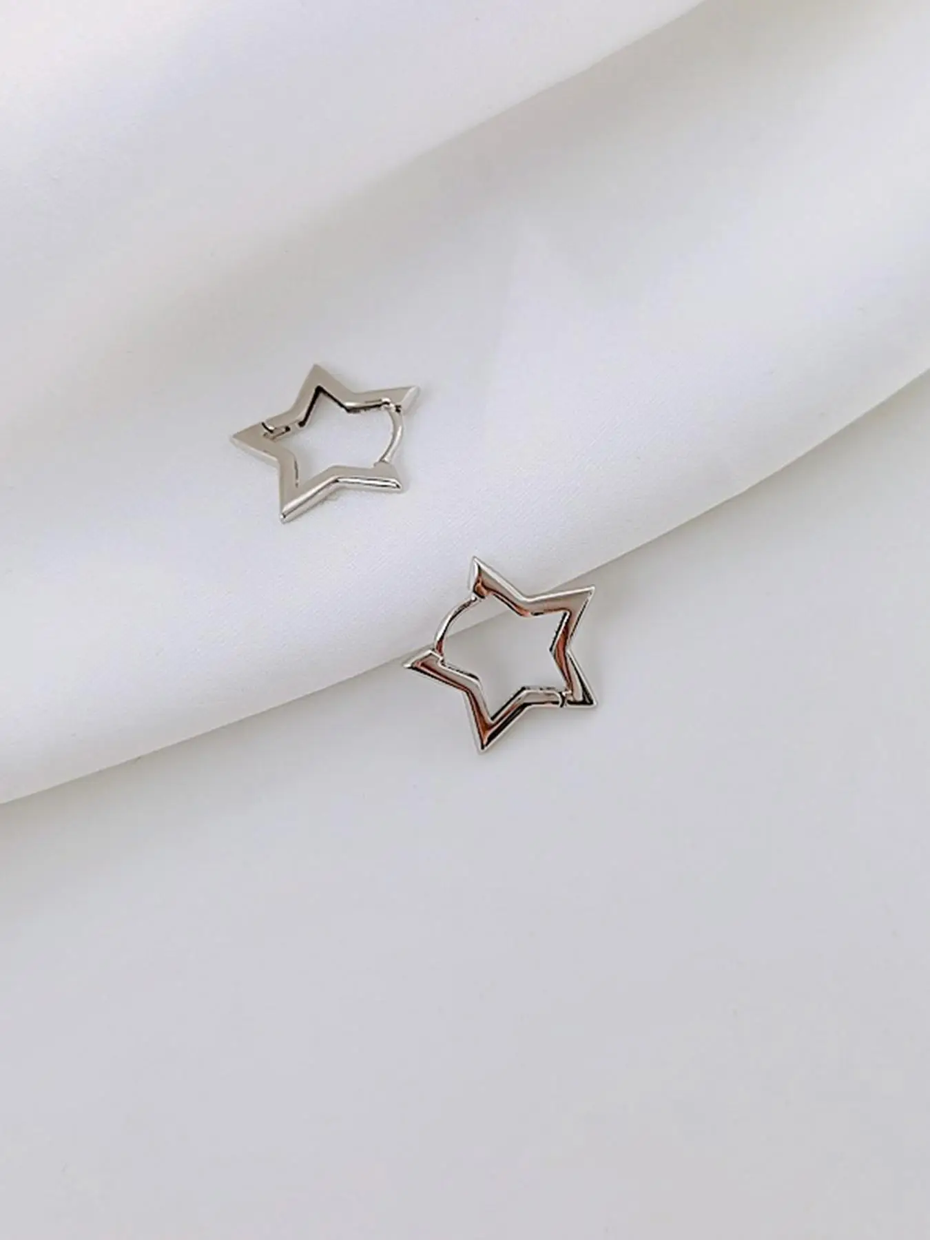 Minimalist Hollow Out Star Design Hoop Earrings, Casual Simple Personalized Jewelry for Women Girls, Summer Trendy Fashion Accessories for Daily Wear