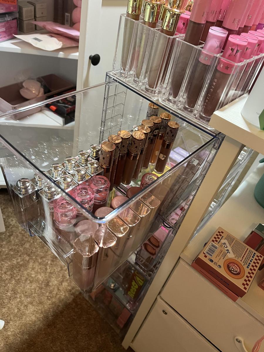 Item: Plus size -12"D x 7.5"W x 7"H, 4