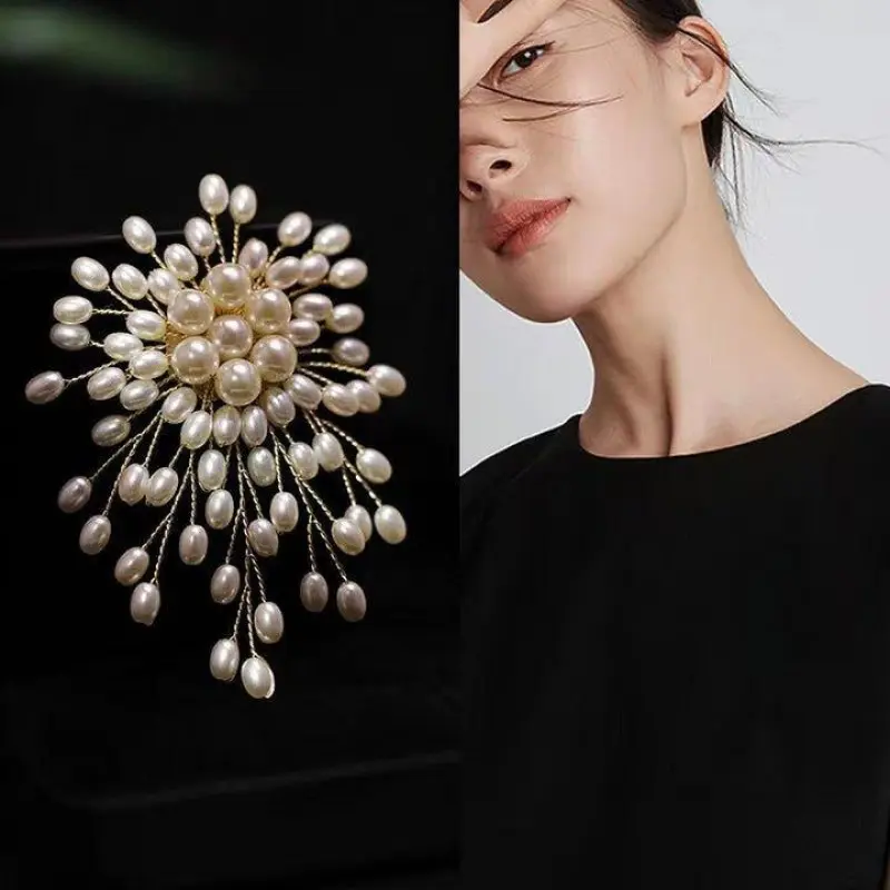 Women's Elegant Floral Pearl Brooch - Handmade Zinc Alloy Spray Pin, Versatile Costume Jewelry Accessory for Casual Outfits, Ideal Birthday Gift
