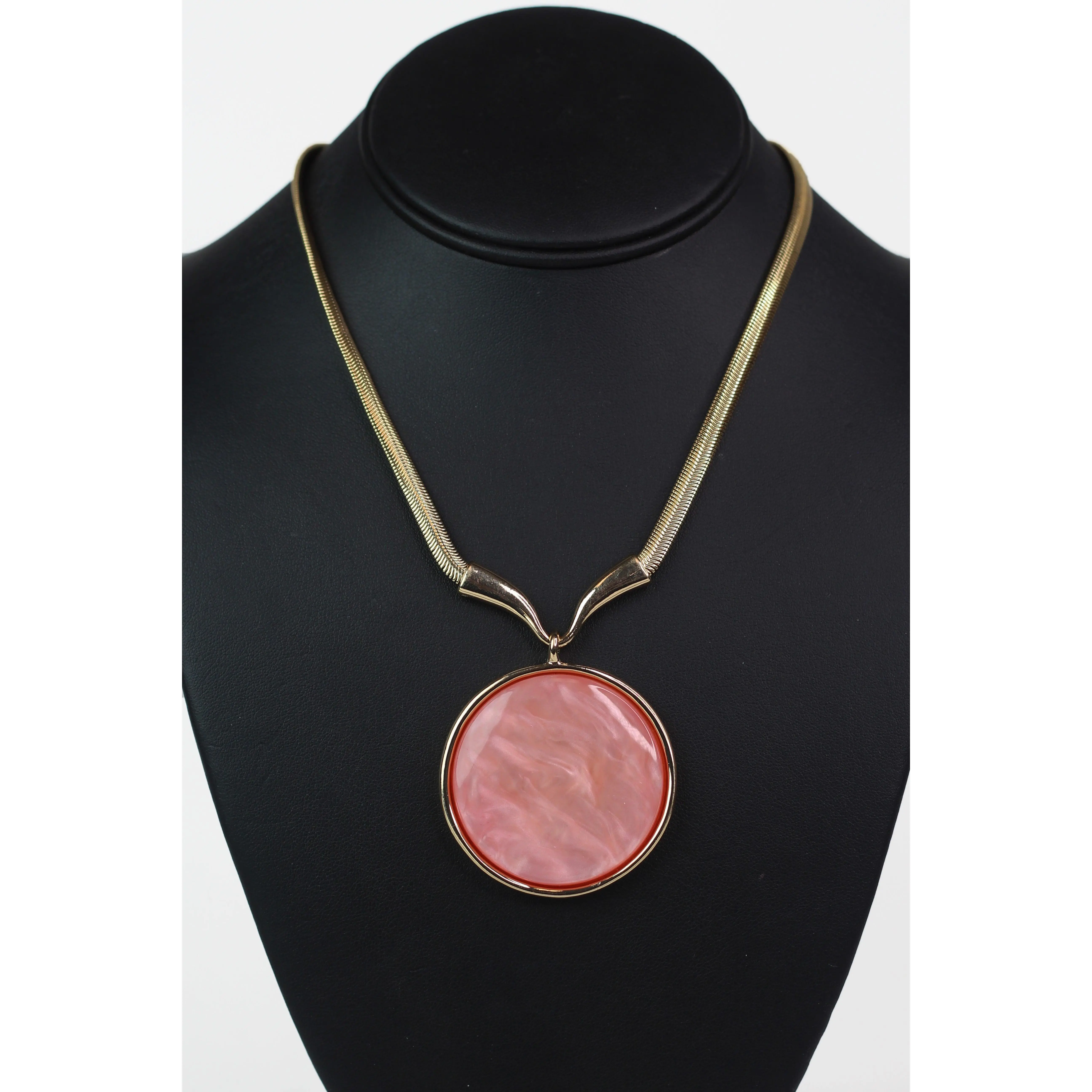 Serpentine Chain Necklace w/ Round Epoxy Metal Trimmed Pendant