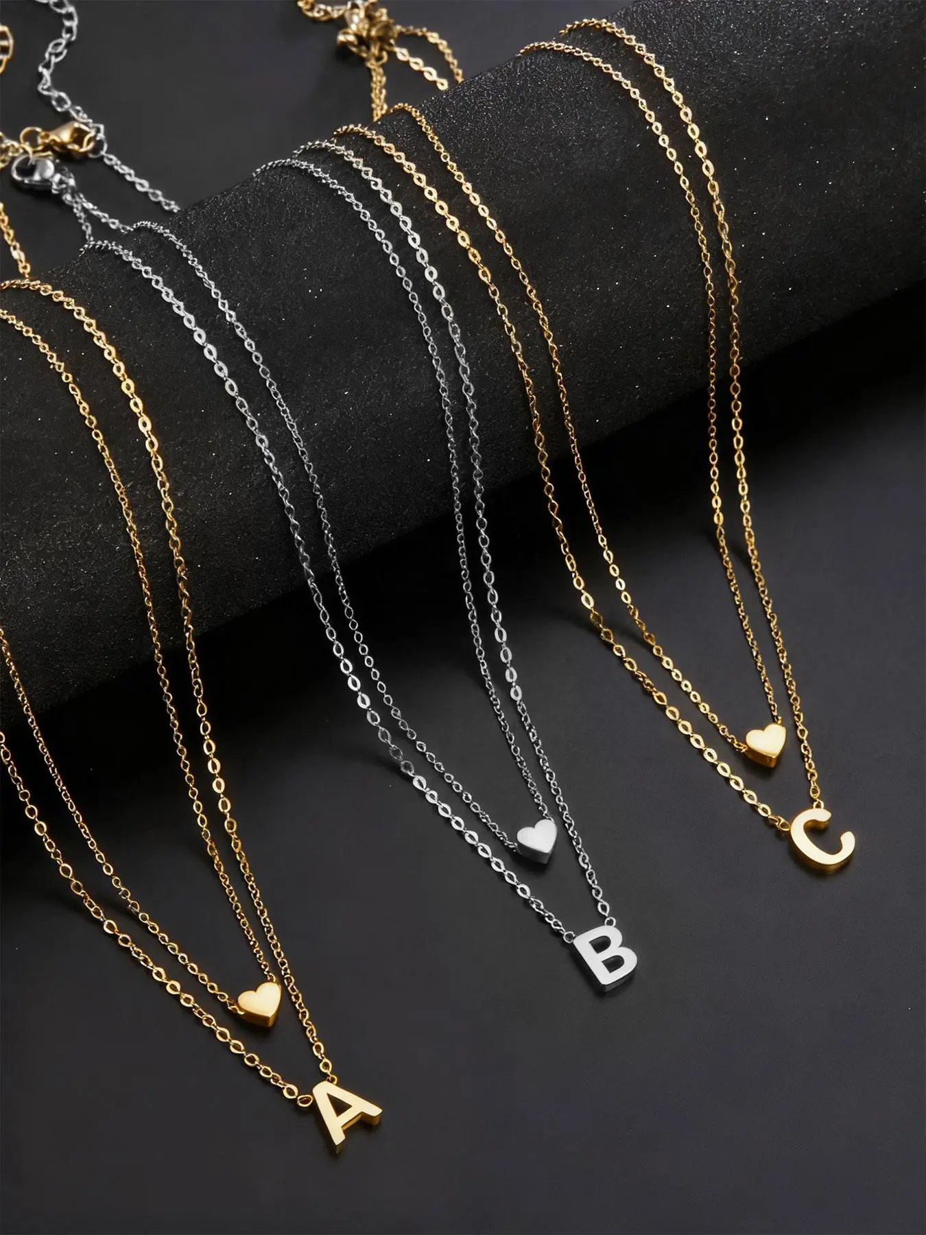 The double-layer peach heart 26 letter Personalized Initial Heart Design necklace is suitable for daily wear, vacation dates, and other occasions, and is also a surprising and exquisite small gift, Exquisite Jewelry Gift, Heart Letters Necklace