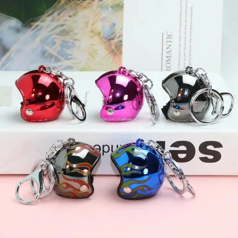1Pcs Art Motorcycle Helmet Keychain - 3 to 4.9 in Cute Safety Pendant, Neutral Daily Car Key Chain with Buckle, Hot Bags Keyring Jewelry Gift for Toy Vehicle Enthusiasts
