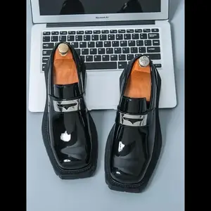 Classic men’s square-toe loafers—casual, comfortable slip-on shoes for everyday wear; business-style footwear for men