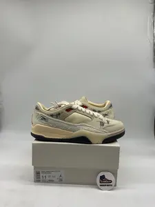 Jordan Flight Court Who Decides War Coconut Milk (Women's)