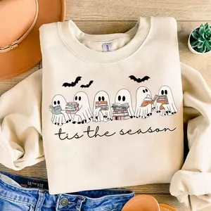 Tis The Season Ghost Reading Books Sweatshirt – Cute Cozy Halloween Pullover, Fall Aesthetic Sweater for Book Lovers, Autumn Spooky Outfit, Cute Ghost Book Nerd, Ghost Halloween T-shirt