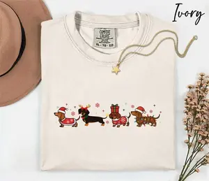 Comfort Colors Dachshund Christmas T-shirt, Christmas Dog Tee, Dachshund Tee, Dachshund Mom Outfits, Dog Lover Tee, Animal Lover Shirt