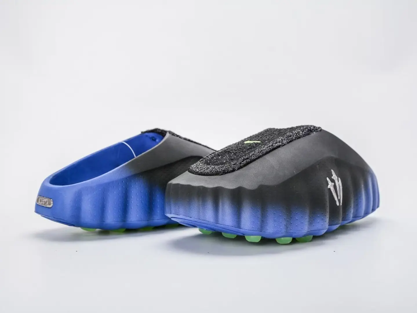 Gradient Black Royal Blue EVA Slip On Soccer Training Slides, Metallic Triple Star Logo Green Studded Anti Slip Outsole Perforated Quick Dry Unisex Athletic Sandals