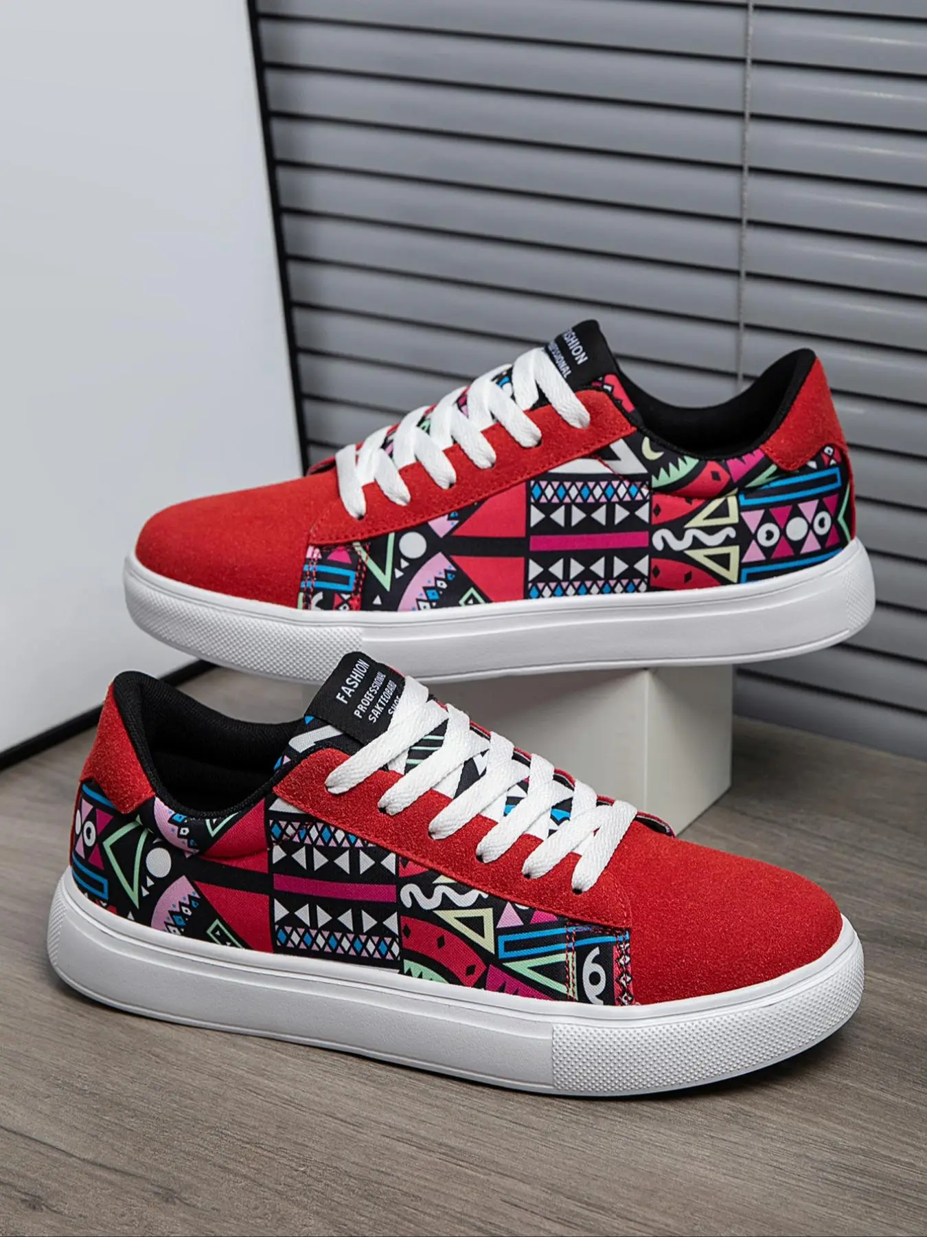 Men's Fashionable All-match Round Toe Random Pattern Design Skate Shoes, New Trend Casual Lace up Letter Label Decor Casual Shoes, Trendy Skate Shoes