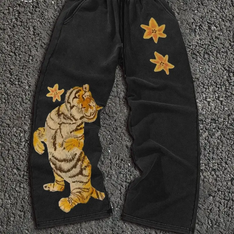Unisex design, urban style, tiger and floral pattern print, with cotton and fleece lining, straight-leg pants, Fashion casual trousers, suitable for urban fashion, trendy street culture, everyday wear, trendy outfits