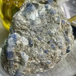 129g Blue Sapphire on mica excellent shape
