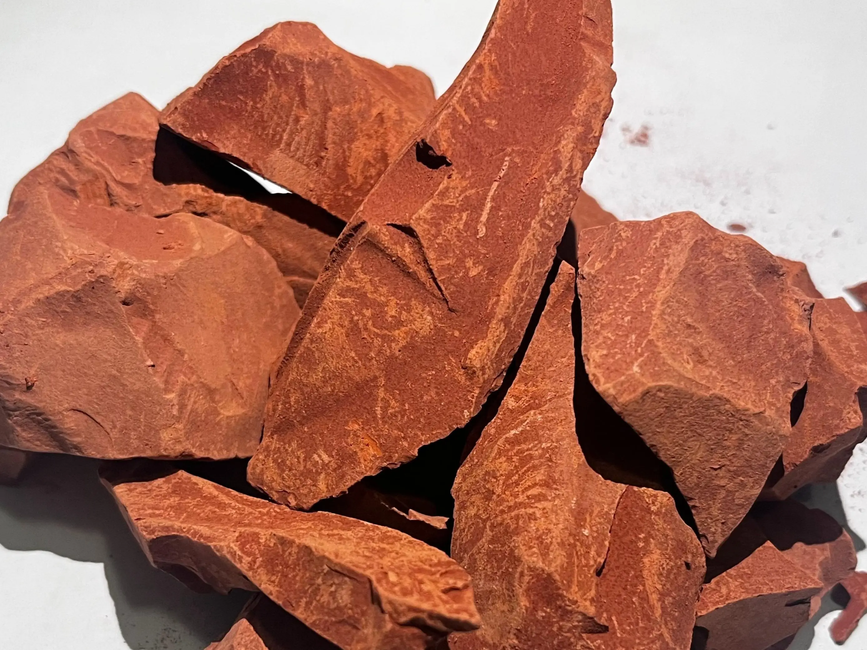 Deep Red Kaolin Clay for Garden Soil - All Natural, Edible, Pure, No Additives Earth Treasure, 7oz(200g)
