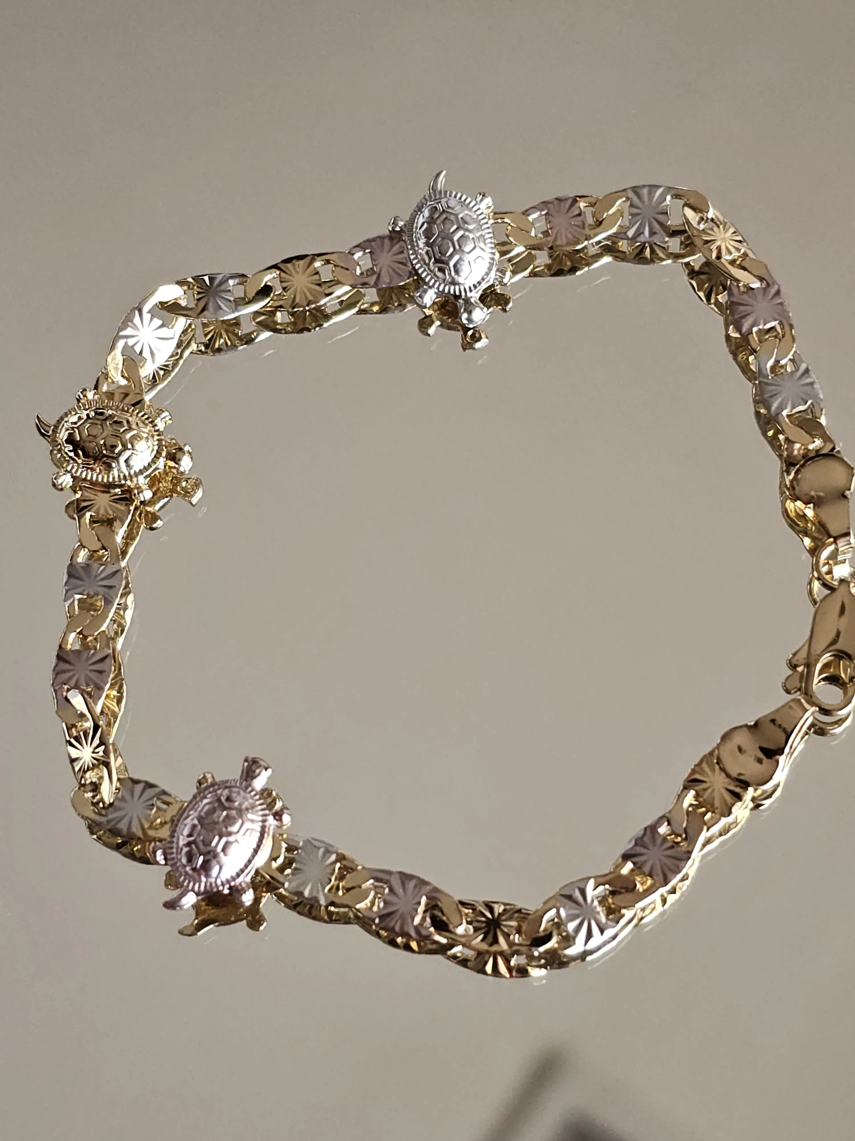 N105-Fashion Tricolor Tortoise Bracelet for Women - 14 Karat Gold Plated, 5mm Wide, 8.5 Inch Unisex Brass & Gold Chain Set, Stylish Design not water resistant