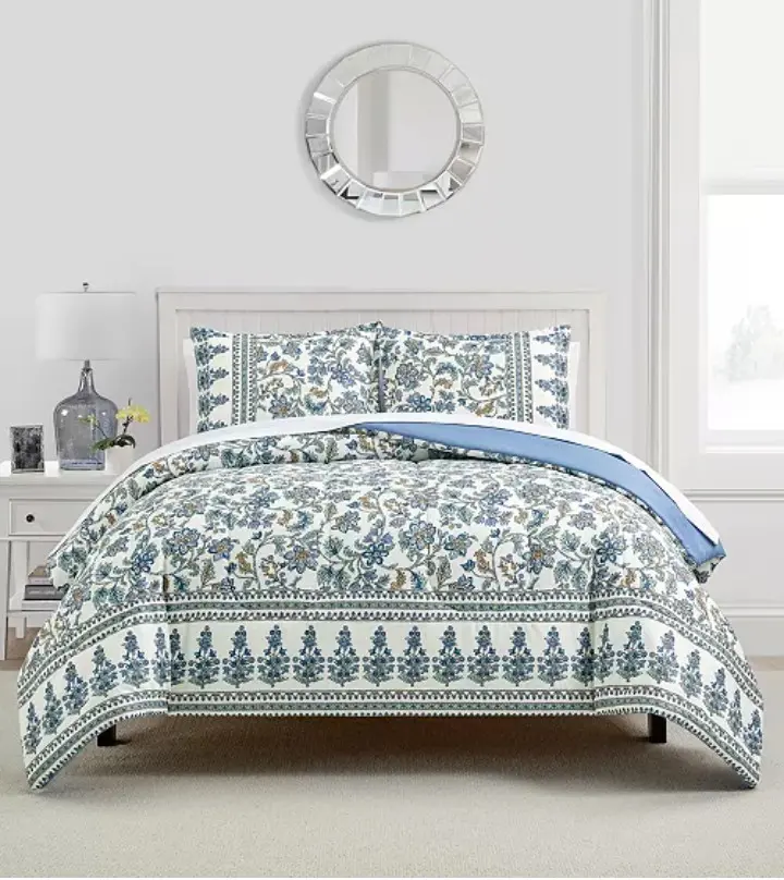 Fairfield Square Home Collection Full / Queen Comforter Set