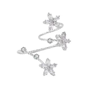 Mytys Trendy Statement Spiral Twisted Ring - Sparkling Multi-Flower Decor & Twisted Band, Luxurious Stylish Jewelry Perfect for Special Occasions, Date Nights, Party Outfits & Gifting for Women, Eye-Catching Accessory