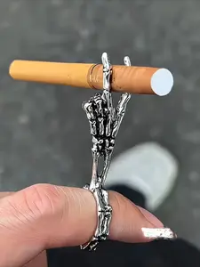 Vintage Skull Hand Clip Cigarette Ring, Anti-Yellowing Finger Clip Cigarette Holder, Fashionable Men's Cigarette Ring