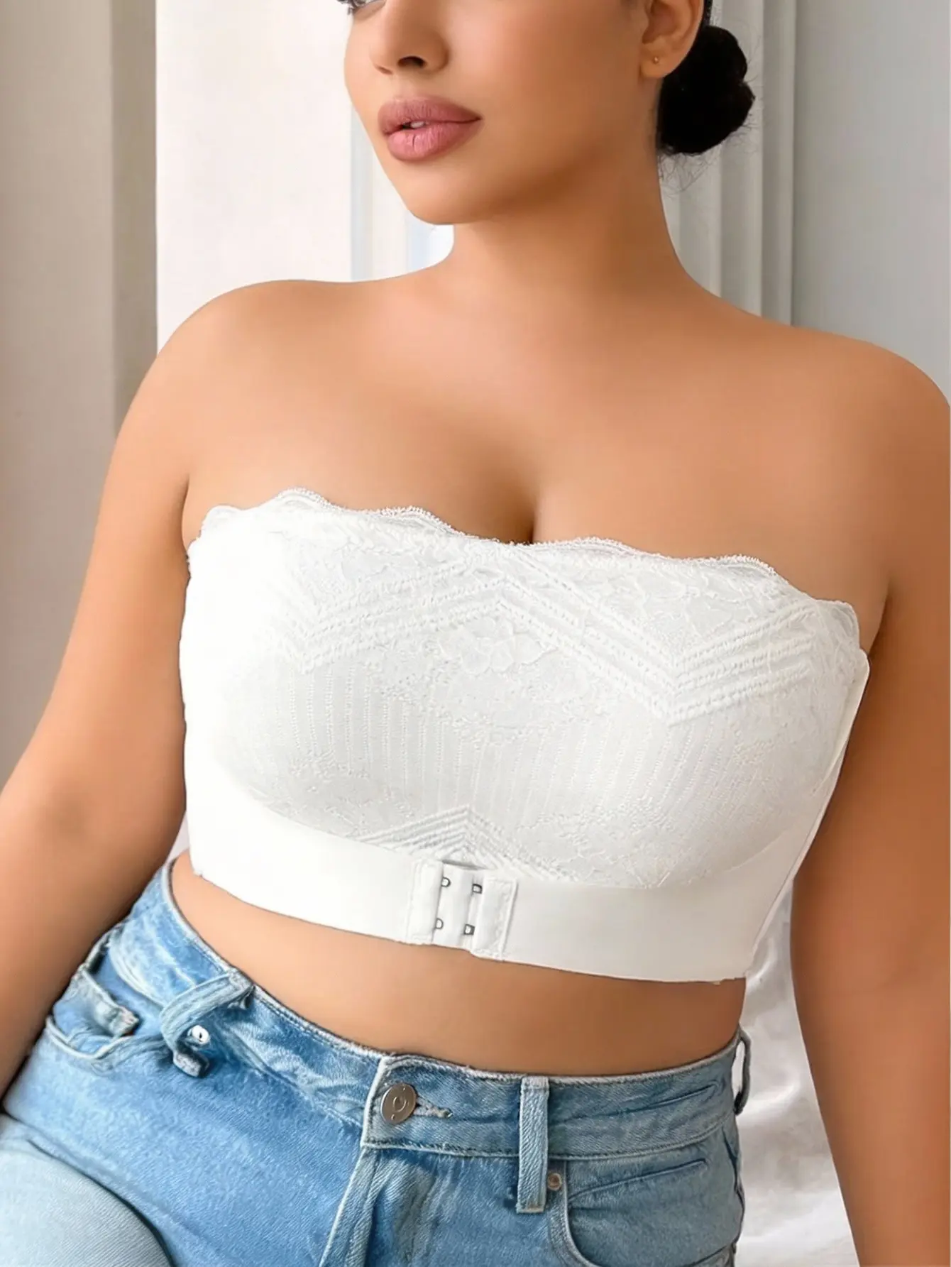 Women Plus Size Strapless Lace Bra Anti Slip Support Wireless Bra with Removable Clear Transparent Straps