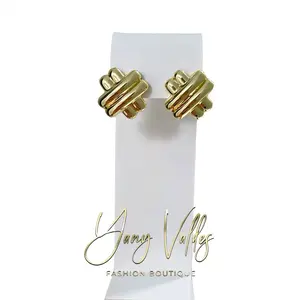 Twisted Cross Design Chunky Earrings Fashionable Gold Plated for Women Trendy Jewelry. (It's not real gold)(tener en cuenta que estos aretes son grandes. En el anuncio parece la medida)