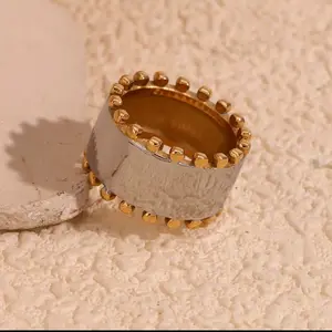 Gold Ball-Edge Band Ring