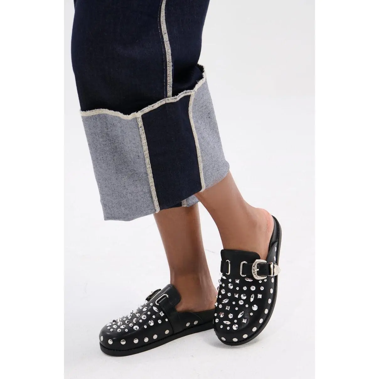 韓国【azalea】 canele check black AZALEA WANG TURIN BLACK METAL EMBELLISHMENT FLAT - TikTok Shop