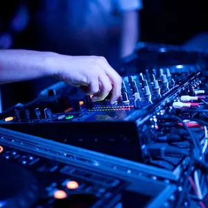 Música para DJ 8GB DJ Music Collection for All Events Clean Tracks Versatile Selection for Perfect Performances No Warranty