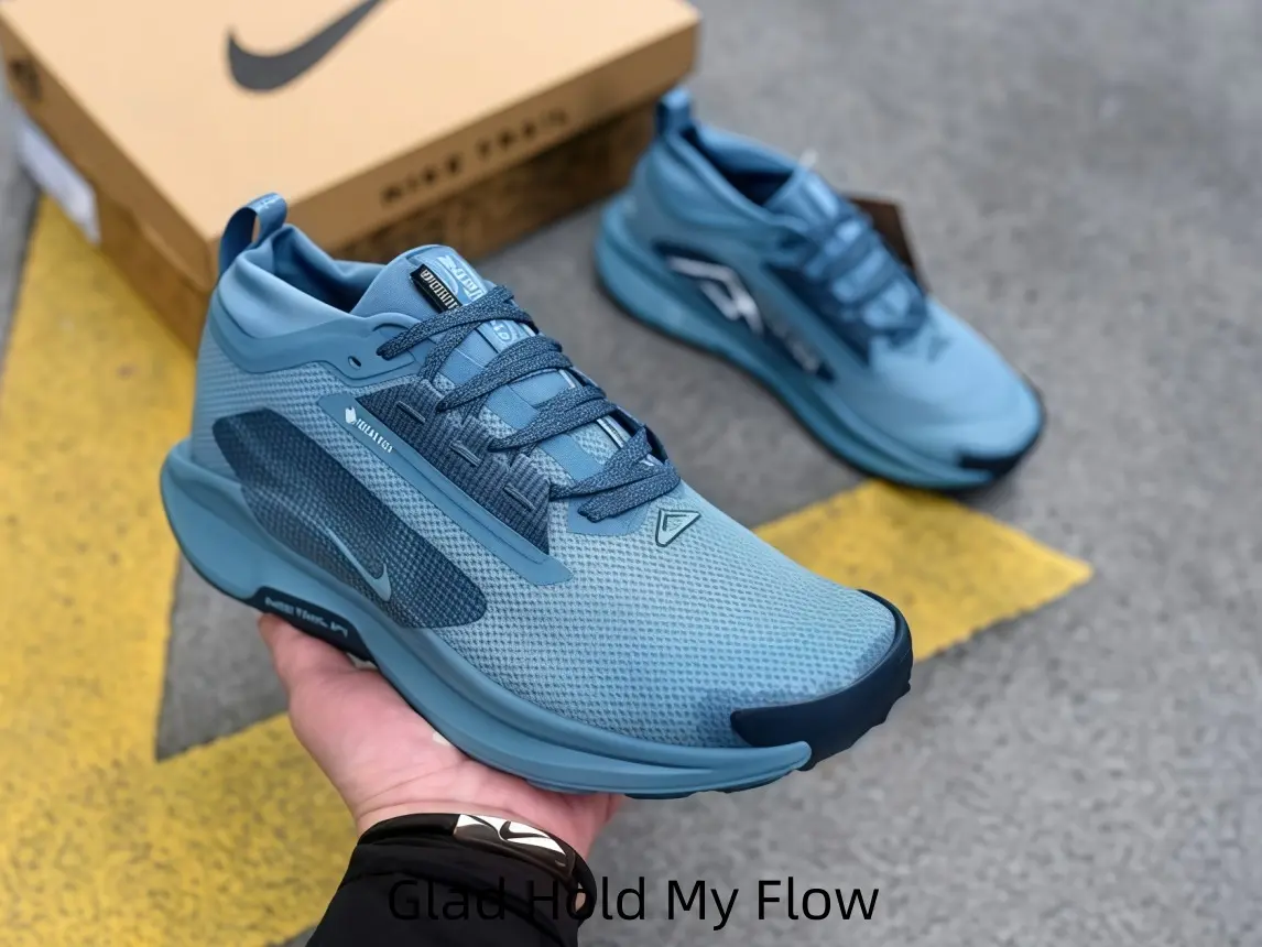 Gradient Blue Athletic Sneakers Textured Breathable Mesh Dark Blue Side Graphic Segmented Cushion Sole Wear Resistant Rugged Traction For Men Women