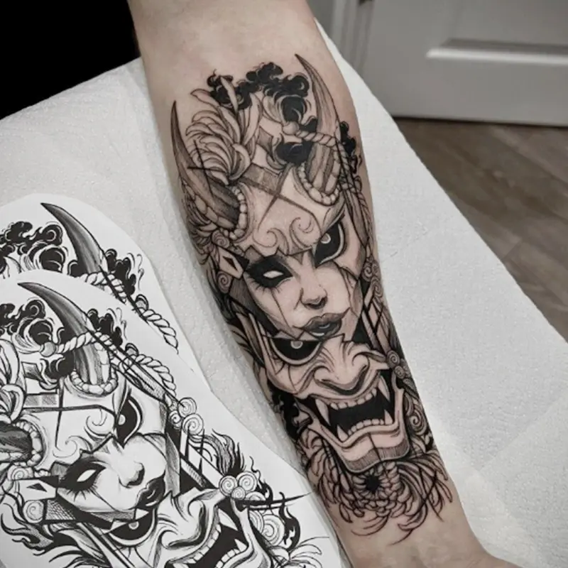 6 large herbal tattoo stickers, including 1 with a Prajna design and 5 with random styles, lasting 7-15 days, waterproof and abrasion-resistant, with a realistic effect, suitable for people who are afraid of pain and do not want to get a tattoo.