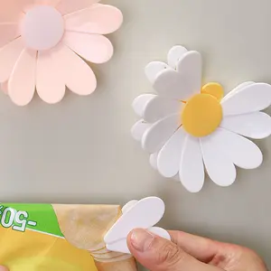 Magnetic Daisy Blossom Sealing Clip Set - Dual-Function Decorative Fridge Magnet & Bag Clip - 5 Petal Clips - White & Pink - 9cm x 9cm - Food-Safe & Durable - Kitchen Organization Tool