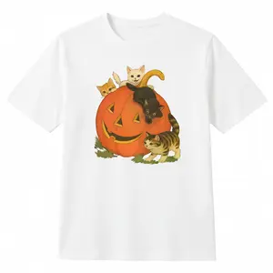 Retro 90s Cat Halloween Tee Featuring Vintage Jack-o-lantern Design Perfect for Fall Cat Lovers