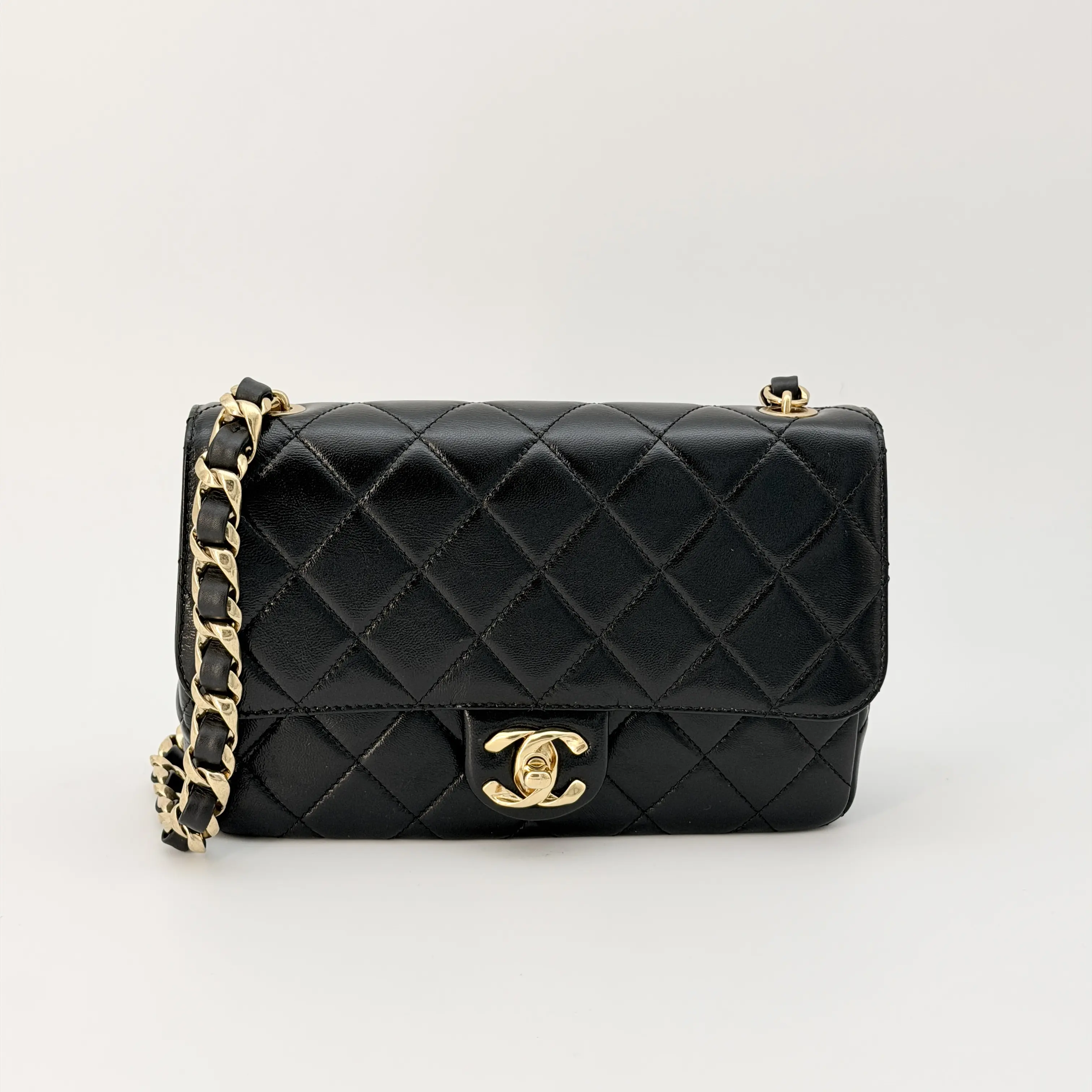 Pre-owned CHANEL leather Crossbody Bags Black Quilted Chain Bag Gold Hardware