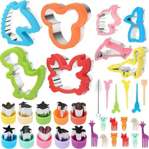 32pcs Sandwich Bread Fruit Cutter Set, Bristle Removal Function, Sandwich Maker, Holiday Cookie Cutter, Food Cutter for Kids' Lunch Box, Bakeware, Baking Tools, Bakery Supplies, Baking Utensils Supplies