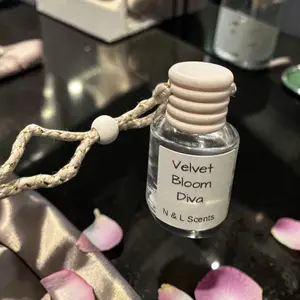 Velvet Bloom Diva Car Diffuser