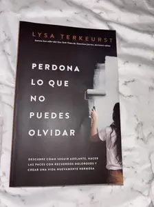 Perdona lo que no puedes olvidar: Descubre cómo seguir adelante, hacer las paces con recuerdos dolorosos y crear una vida nuevamente hermosa by Lysa TerKeurst [Paperback] Explora relaciones, sanación, perdón y crecimiento personal