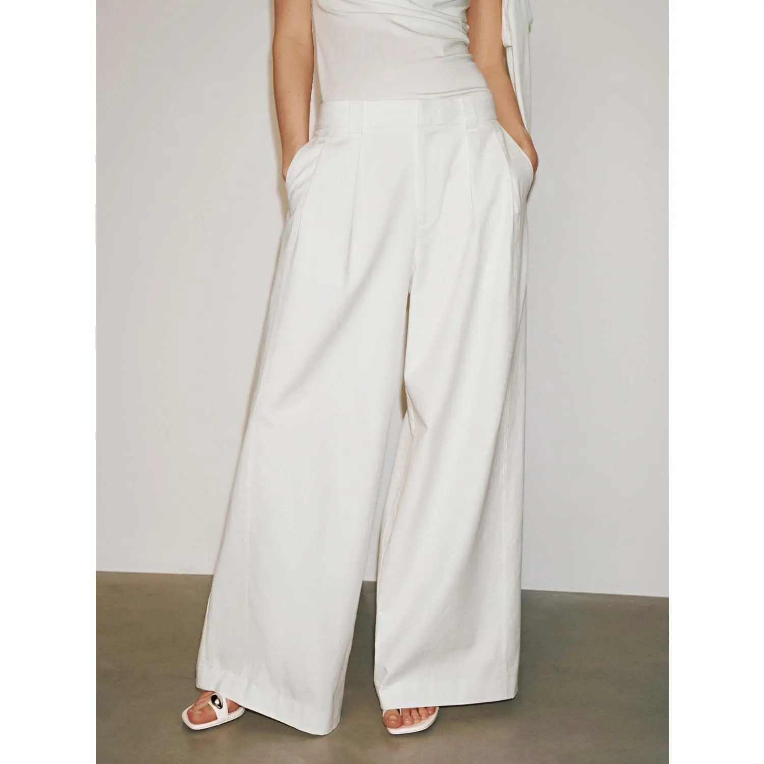 URBAN REVIVO Women's Minimalist Cotton-Linen Fabric Bottoms - High-Waisted Wide-Leg Pleated Pants, Comfortable Loose Fit for Business Casual, Preserve Quality, Bottom, Lady, Basic, Wide Legged Pants, Bow, Baggy, Effortless Pants